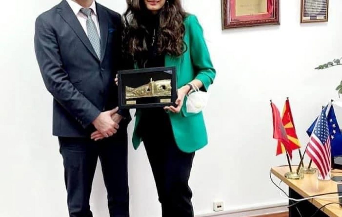 IMG-8629 (1) IMG-8629 (1)